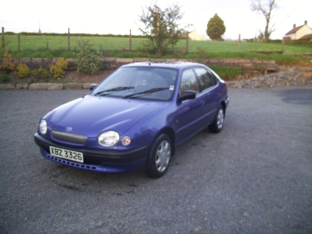 Toyota Corolla 1.4 purple.jpg