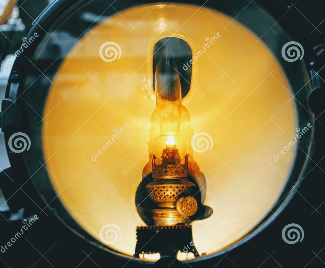 Изолированный свет. Паровозная фара. Фара паровоза. Паровозная фара Fatboy. Старая фара со встроенной лампочкой круглая Советской эпохи.