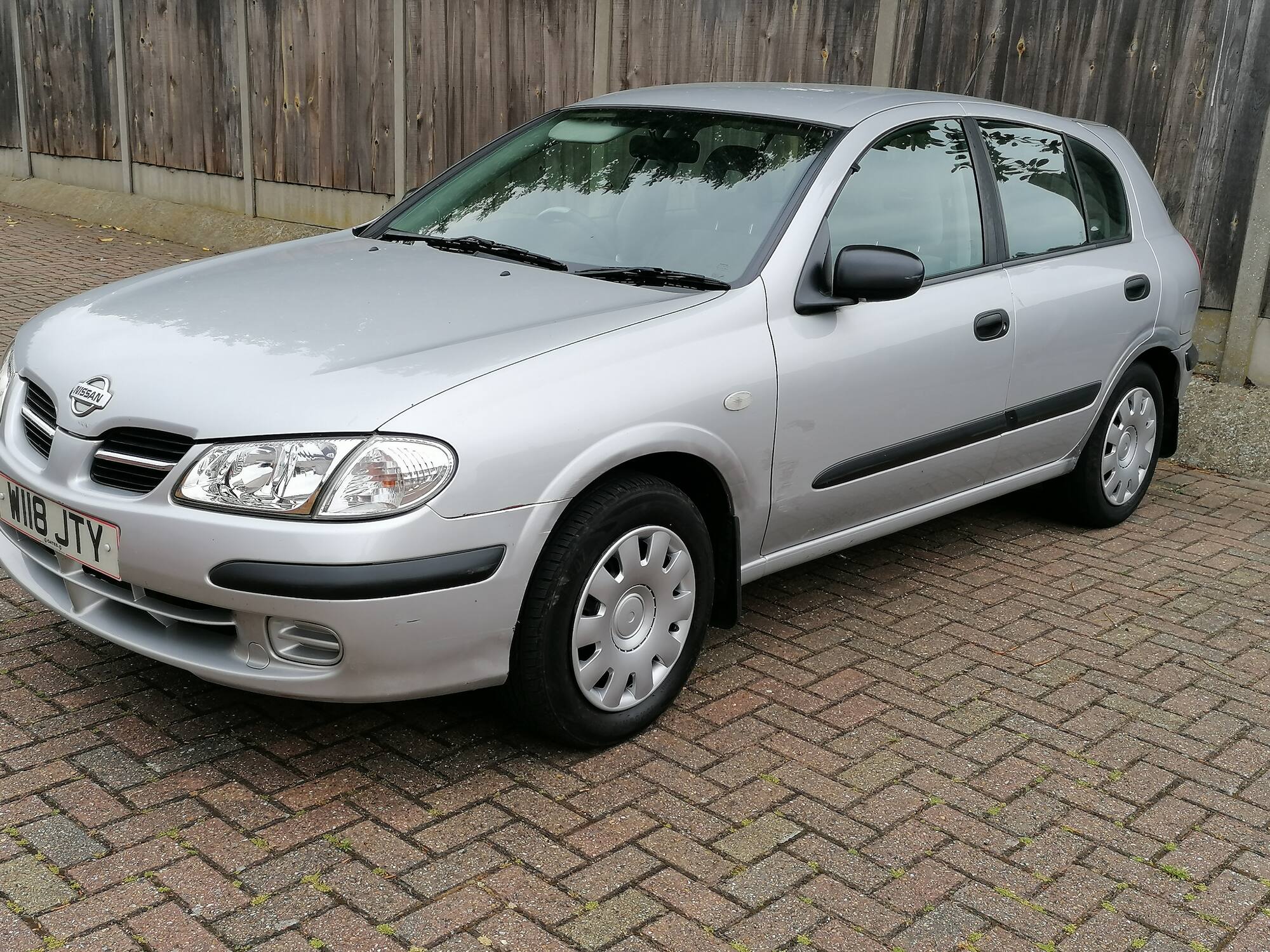 Nissan almera 2000 года