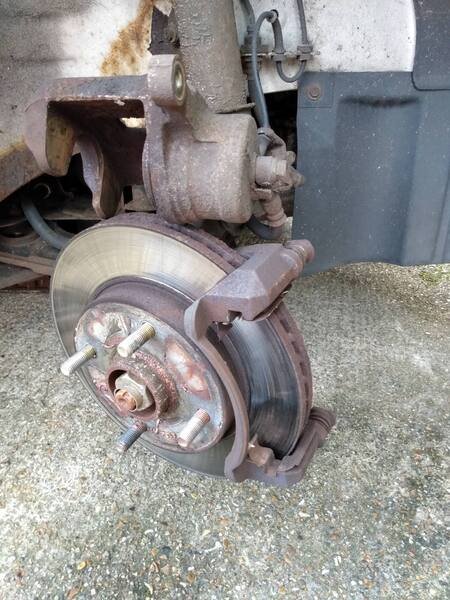 340819670_4-driverssidecaliperremoved.thumb.jpg.12ea8a16cc16a3c30a6891a63f2afc4b.jpg