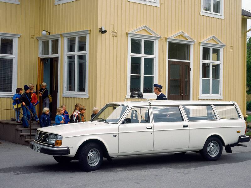 volvo_245_transfer_taxi_1.thumb.jpg.70d2d87b226fdc6a5d2adfd46d8a4533.jpg