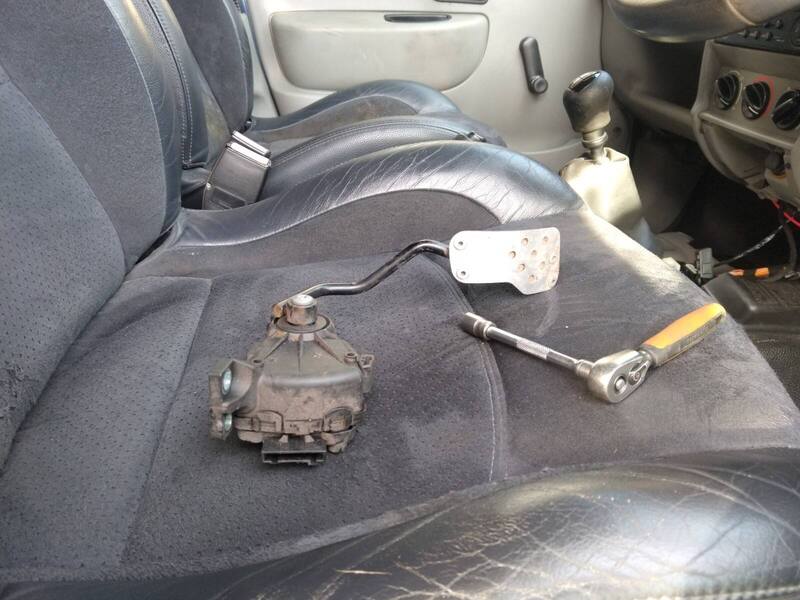 292936825_throttlepedal.thumb.jpg.fcd7b41310955fe3224c4e618e675e2e.jpg