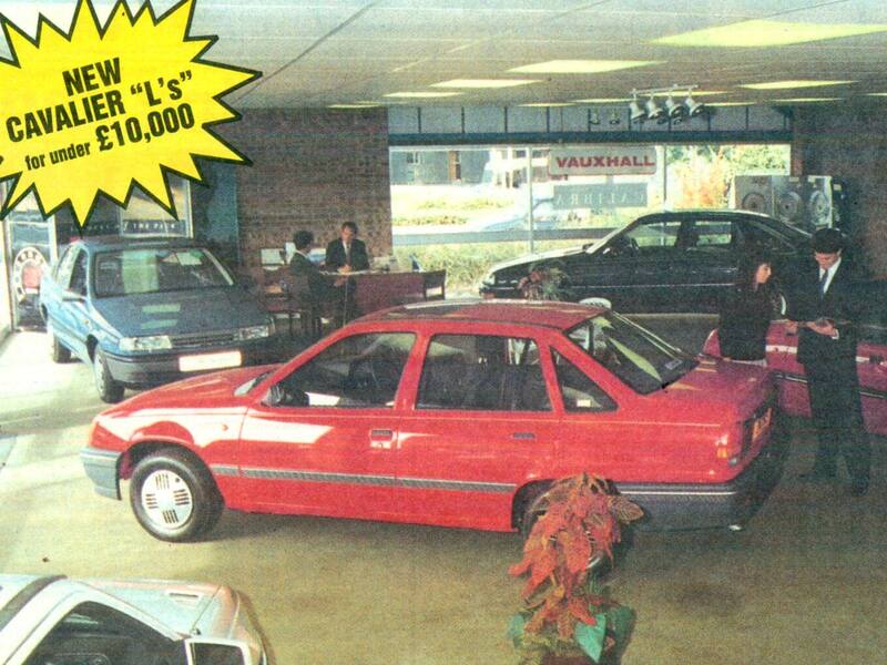 vauxhall_showroom_bretton_1990.thumb.jpg.03c48611d776ebfd3a9035c93cb1c7b6.jpg