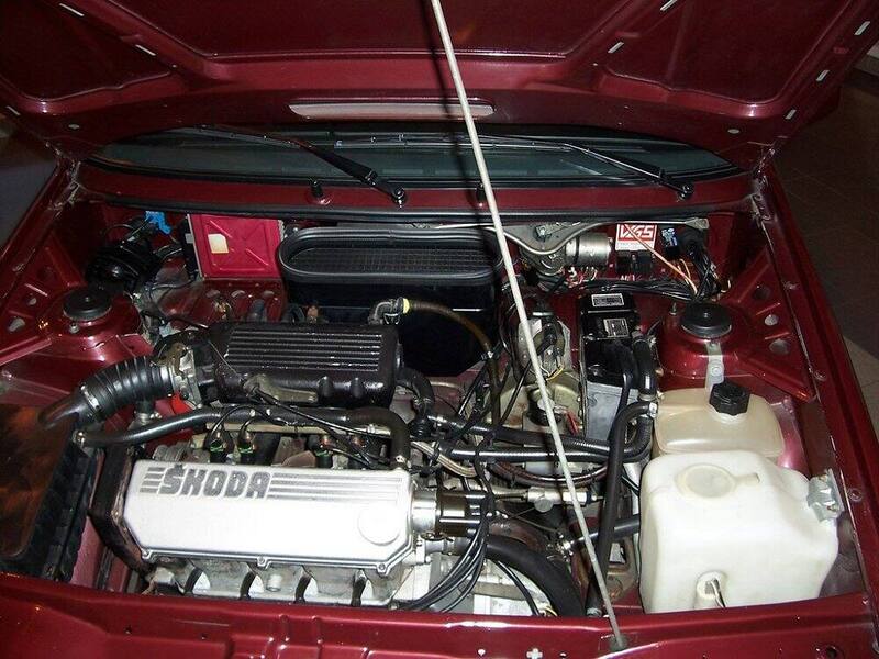 skoda_forman_16_100ps_prototyp_05.thumb.jpg.86ff84a8ed34a86608c4726182975405.jpg