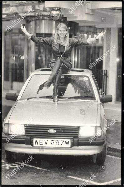 anneka-rice-presenter-of-channel-fours-treasure-hunt-on-princess-dianas-car-princess-of-wales-cars-driving-29th-march-1988-it-is-the-car-that-played-a-unique-role-in-the-most-fairytale-of-royal-romances-it-is-the-silv.jpg