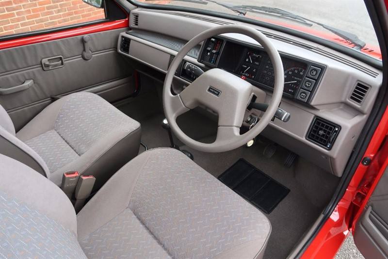 austin-metro-hatchback-petrol_37190837.jpg.819125a74033b7efad41804e387042e5.jpg