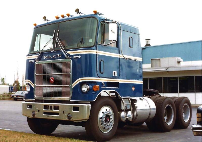 _76_20Mack_20Cruise-Liner.jpg.6a5c06c153257d11887917c3b6852b2a.jpg