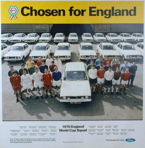 England-1970-World-Cup-Squad-with-their-Cortina-1600Es.jpg