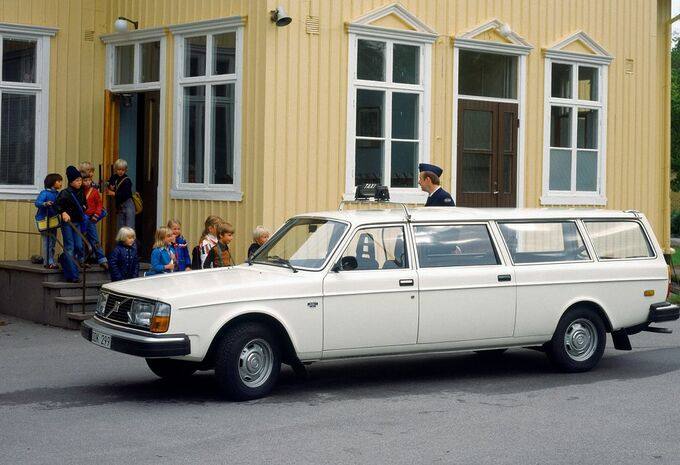 volvo-245.jpg.dad87f81aecaced76ba284d517ff9ab4.jpg