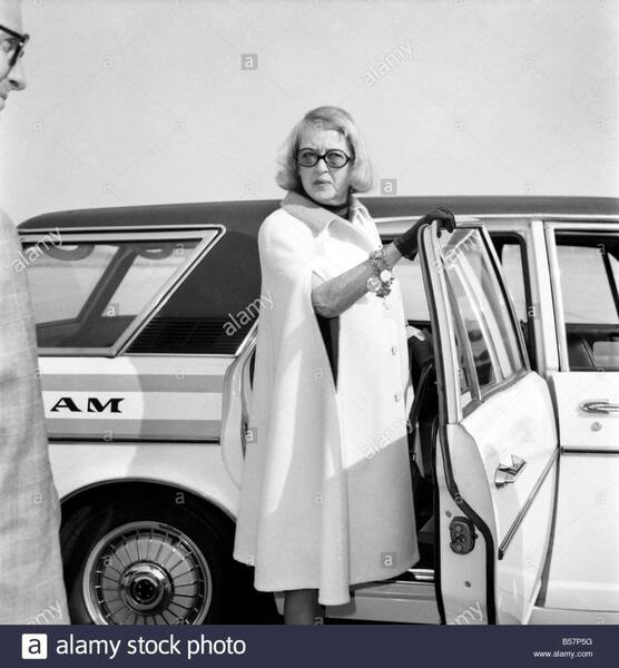 arrivals-at-heathrow-film-star-bette-davis-arriving-london-airport-B57P5G.thumb.jpg.5162b68de184193efb3395674bc154ff.jpg