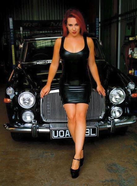 1162591855_P5blittleblackdress.thumb.jpg.004cdfc8bd0a9fa5b4124f80467a3928.jpg