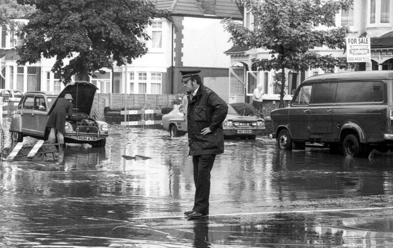 Grenoble Gardens, Palmers Green 1982.jpg