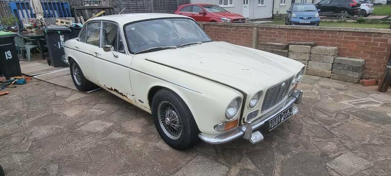 1407362270_JaguarXJ6-UUN266J(1).thumb.jpeg.eca9b0e5d2f8da91d3e7bbdb7f61fcc4.jpeg