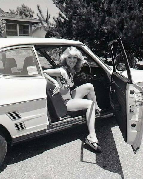 classic-cars-girls-2.jpg