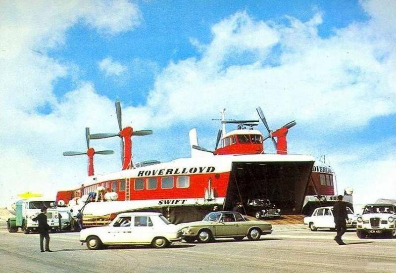 hovercraft.jpg.7d6d31491f901efc02d8f1f2909a97ef.jpg