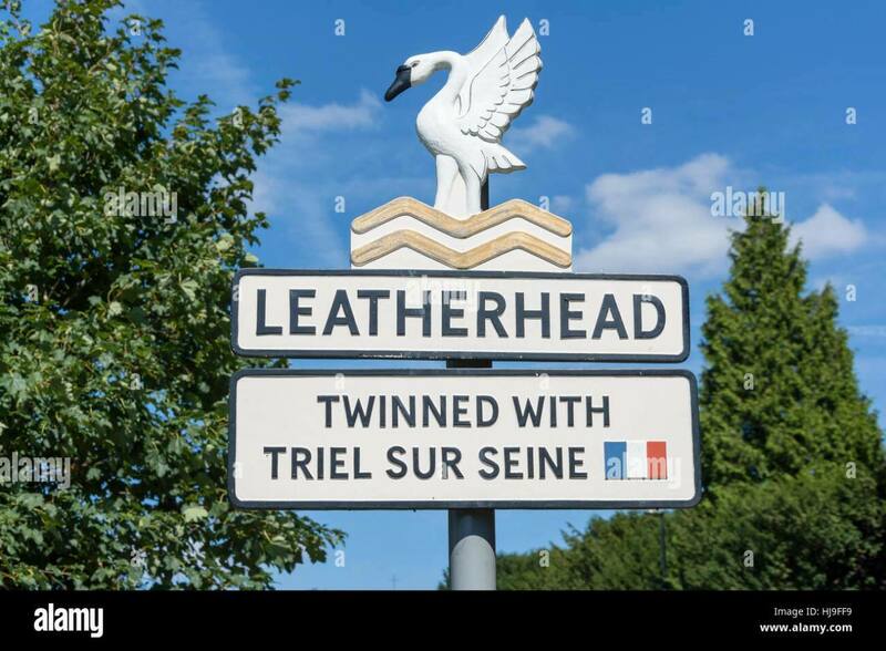 town-sign-dorking-road-leatherhead-surrey-england-united-kingdom-HJ9FF9.jpg