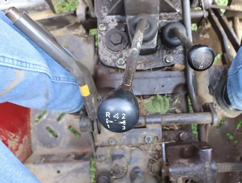 Gear change Massey-Ferguson 231.jpg