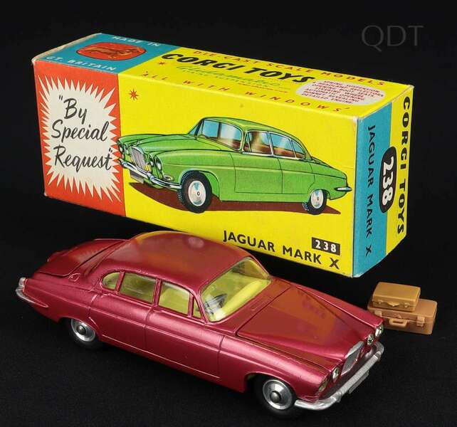 Corgi-Toys-238-Jaguar-Mark-X-EE684-front.thumb.jpg.f29992d491bf736dbe83a2deaef2c598.jpg