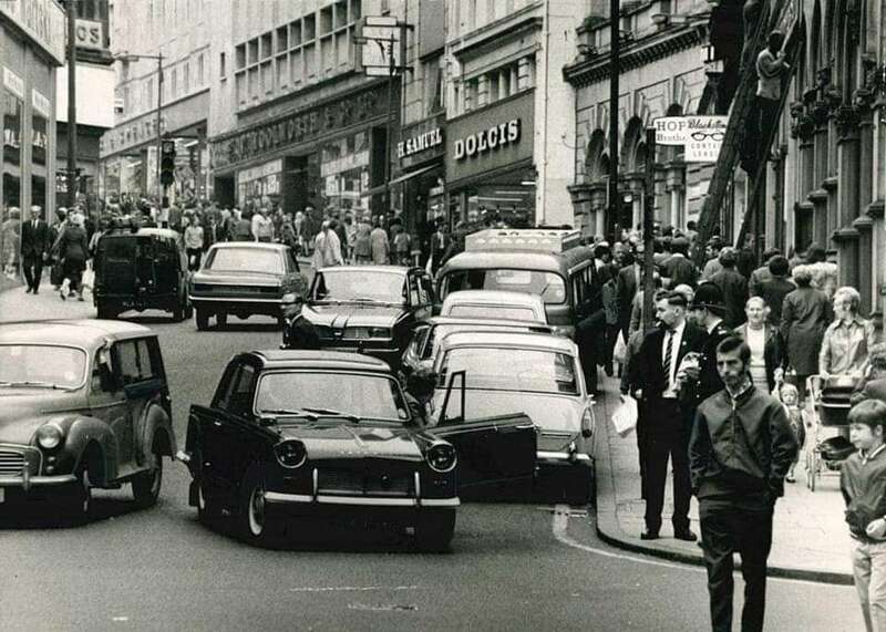 1054906312_highstreet.thumb.jpg.1ff805b158465298fccb8a947d46798e.jpg