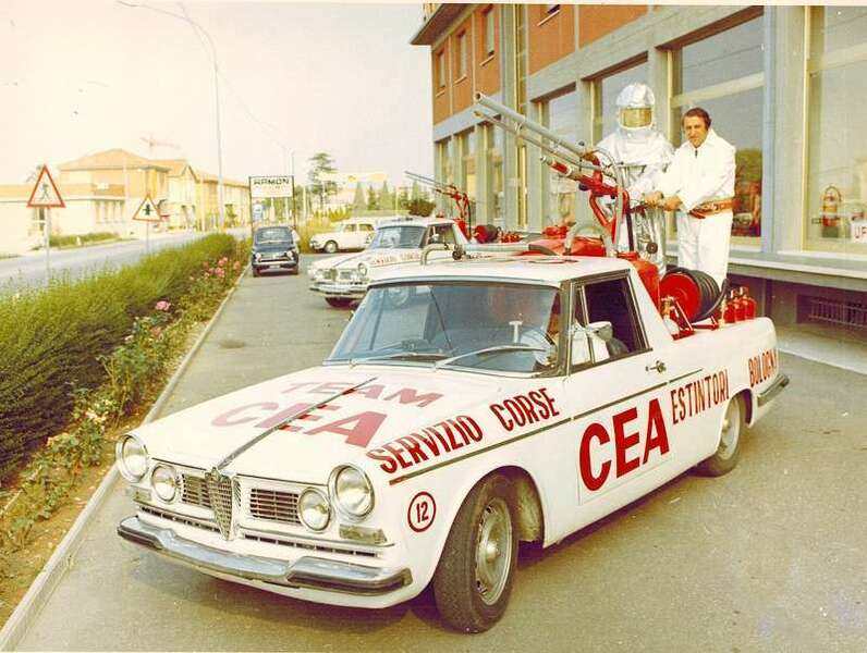 140750659_1967-ErmeteAmadesiconlasueprimeautopersoccorsoinpistadaluiprogettate.thumb.jpg.aeade860e791414c40f9e06c8b30c7cf.jpg