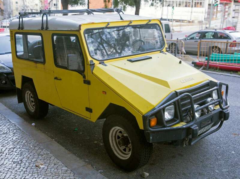 UMM_Alter_in_yellow,_front_right.jpg