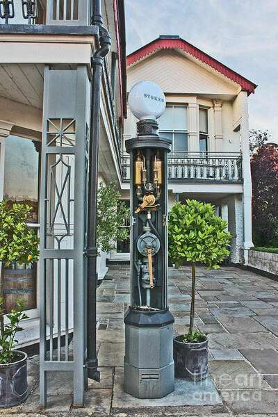 old-petrol-pumps-stockbridge-terri-waters.thumb.jpg.94fa9f598bfb7424c9d8eaf93474a91c.jpg