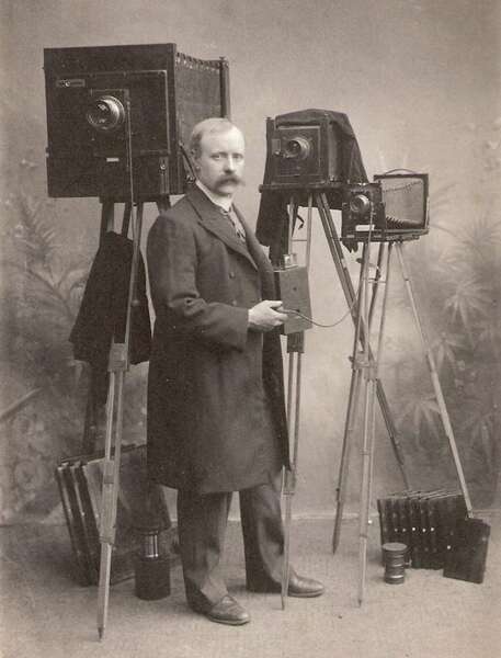 z Photographer 01 broad.jpg