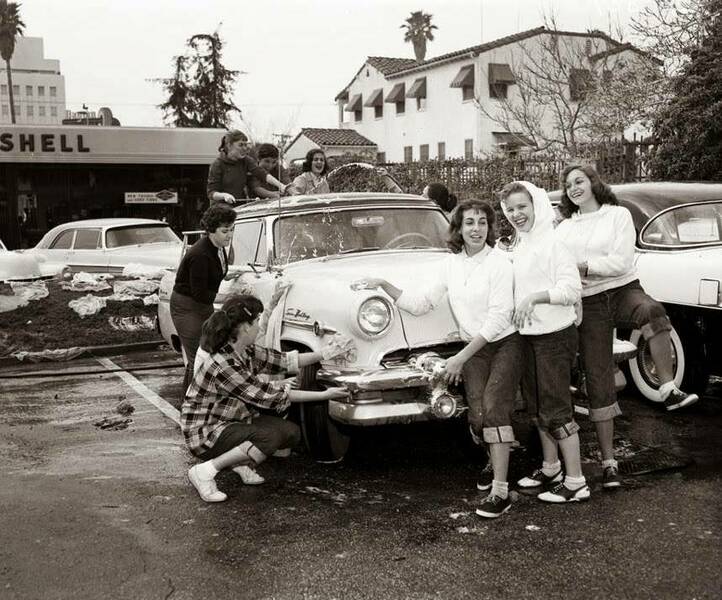 Carwash1950s.thumb.jpg.abd20deff103f657bc6a0ee3d3957d46.jpg
