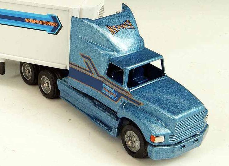 Werner_Enterprises2FFORD_AeroMax_Model_Trucks_14e75742-85b5-4736-bd0d-28df1952700c.jpg.d01549d4de1c768ecc429e0fd8dadfbd.jpg