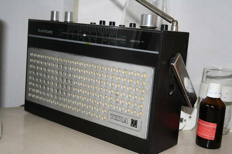 Tesla_Kvintet_portable_radio_receiver.thumb.jpg.82e679fb5d05227d25c22353ef6c4669.jpg