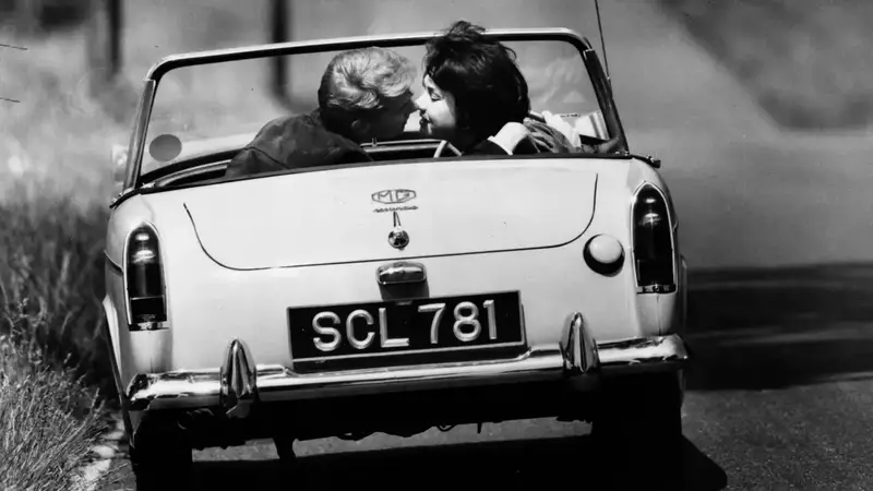 car-kiss1.jpg.thumb.webp.bbc0fac4b958a940243fa46aa480bfd2.webp