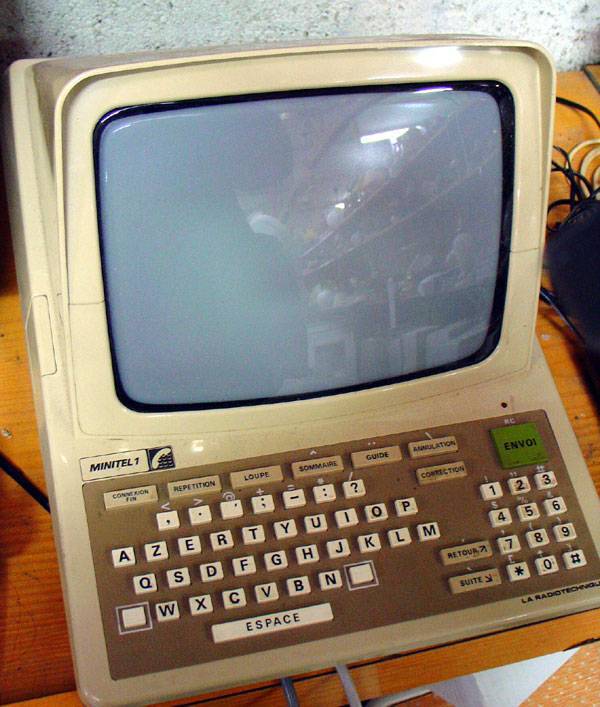 Minitel1.jpg.32d67341aef6fa74083e63b51646a56e.jpg