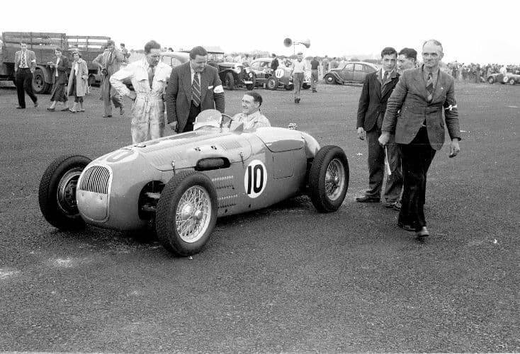 hwm-f2-john-brown-at-winfield-scotland-1951-1299-p.jpg.ec963598609087f5b0fe801b501b634f.jpg