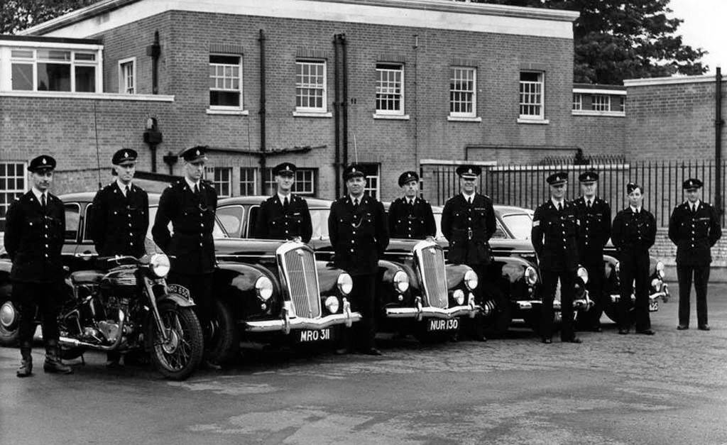 1952c_Herts-Wolseley-6_80s-at-Watford-1.jpg.8a86b1dd5b6486b9ea56a87d729e5de6.jpg