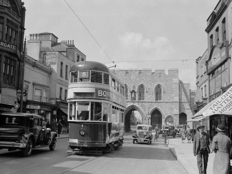 0_Stadsgezicht_met_tram_in_Southampton_Bestanddeelnr_191-0221.thumb.jpg.fdb21a16837ea799bf8b7e238c218051.jpg