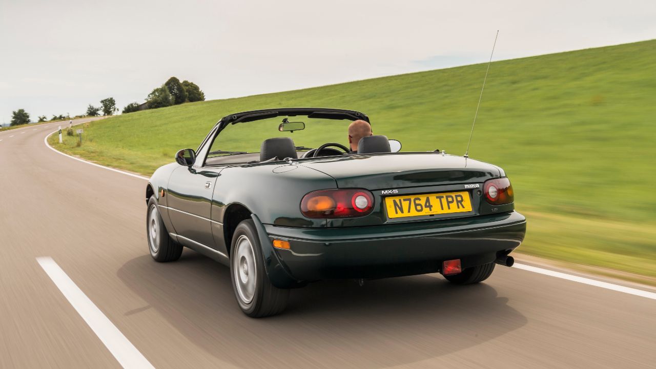 2.Mazda-MX-5-NA_1995_Action-22.jpg.412a624c2704447bc48902d17902d61b.jpg