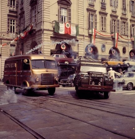 36a8192d7e4b1073628cc61d5c5a8c71--the-italian-job-landrover.jpg.621d8028a6c6973698bca03b46438d87.jpg
