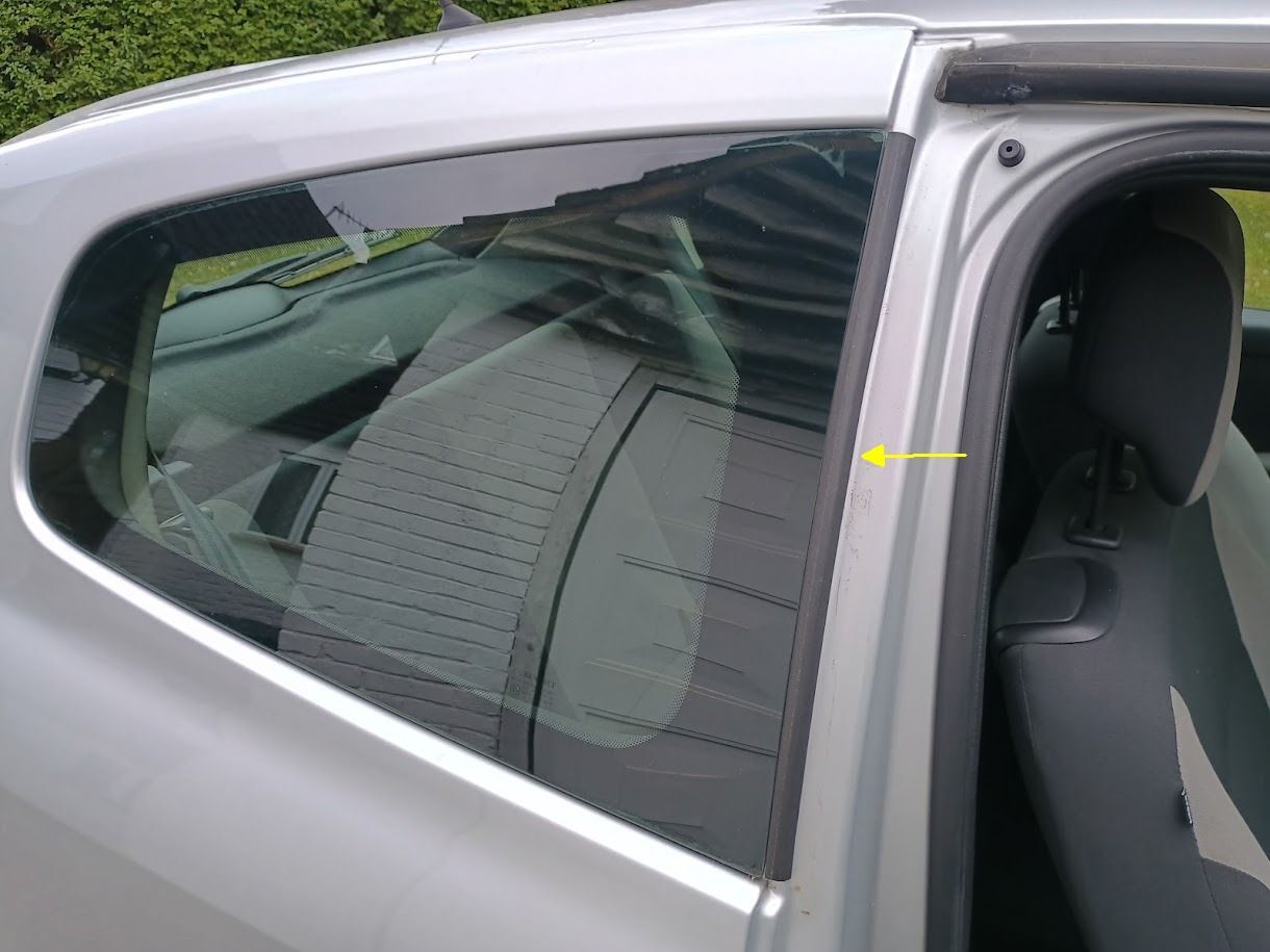 Newleadingedgerubbersforthesidewindow.jpg.68eb956dfe7799b934600d8d6d39fbc8.jpg