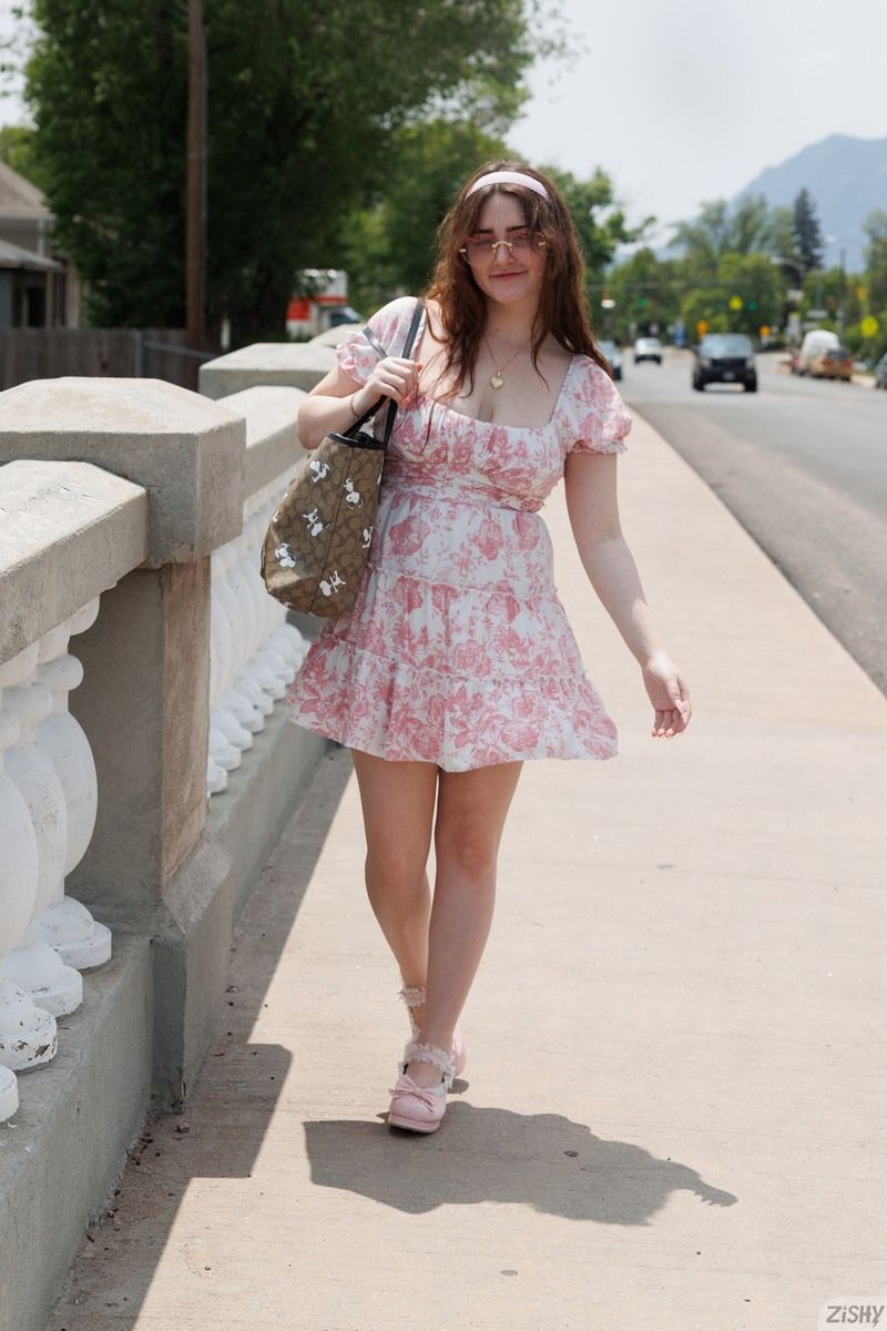 lilibet_saunders_zishy04.jpg.9911b67fe5f4f0feb891d6512c8b02fe.jpg