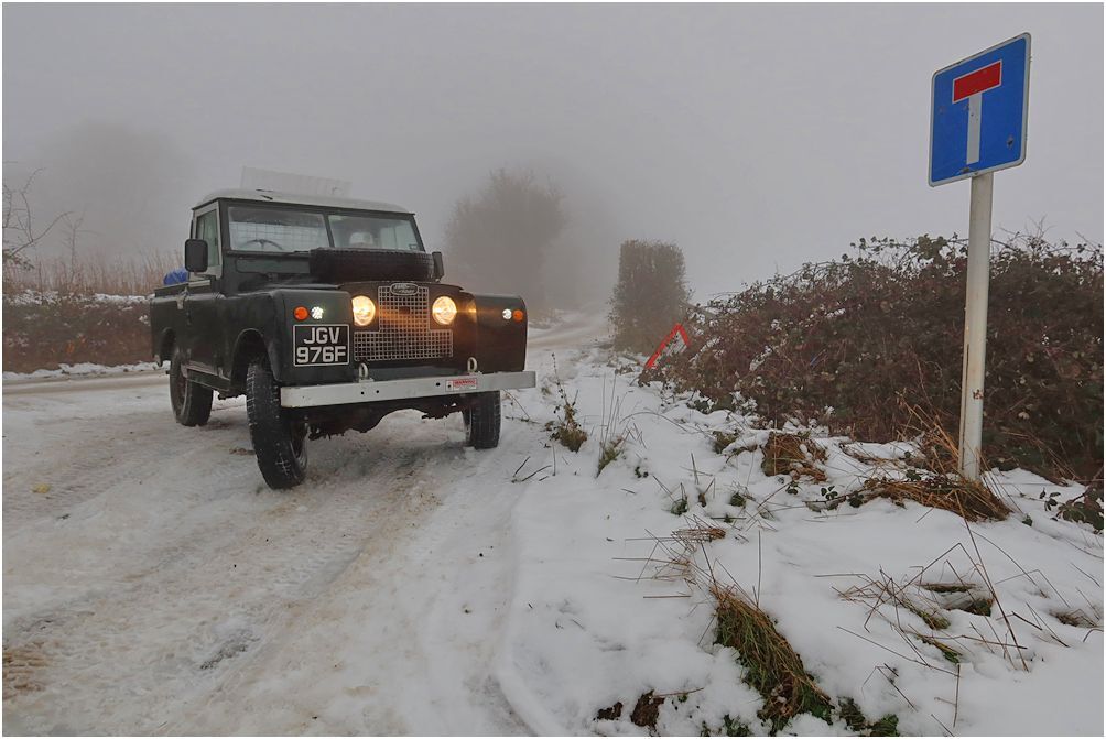 landrover_snow.jpg.e7b68605fb545170b2adff285c0c4e08.jpg