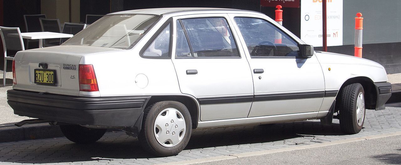 1994-1995_Daewoo_1.5i_sedan_(2017-04-22)_02.jpg.d003367ef290350722a96c420b661b6b.jpg