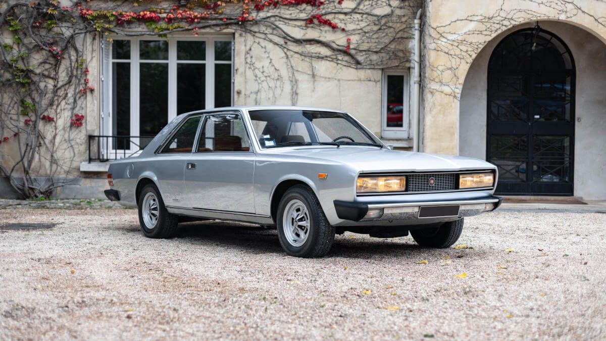Fiat130Coupe_01(1).jpg.fb2ed8d9cec0f212a9258d23b05eb1af.jpg