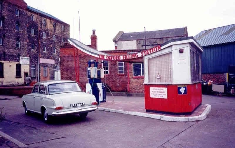 oxfordpetrol.jpg.0f370d8195683b0e0b6d7ee8e99483dd.jpg