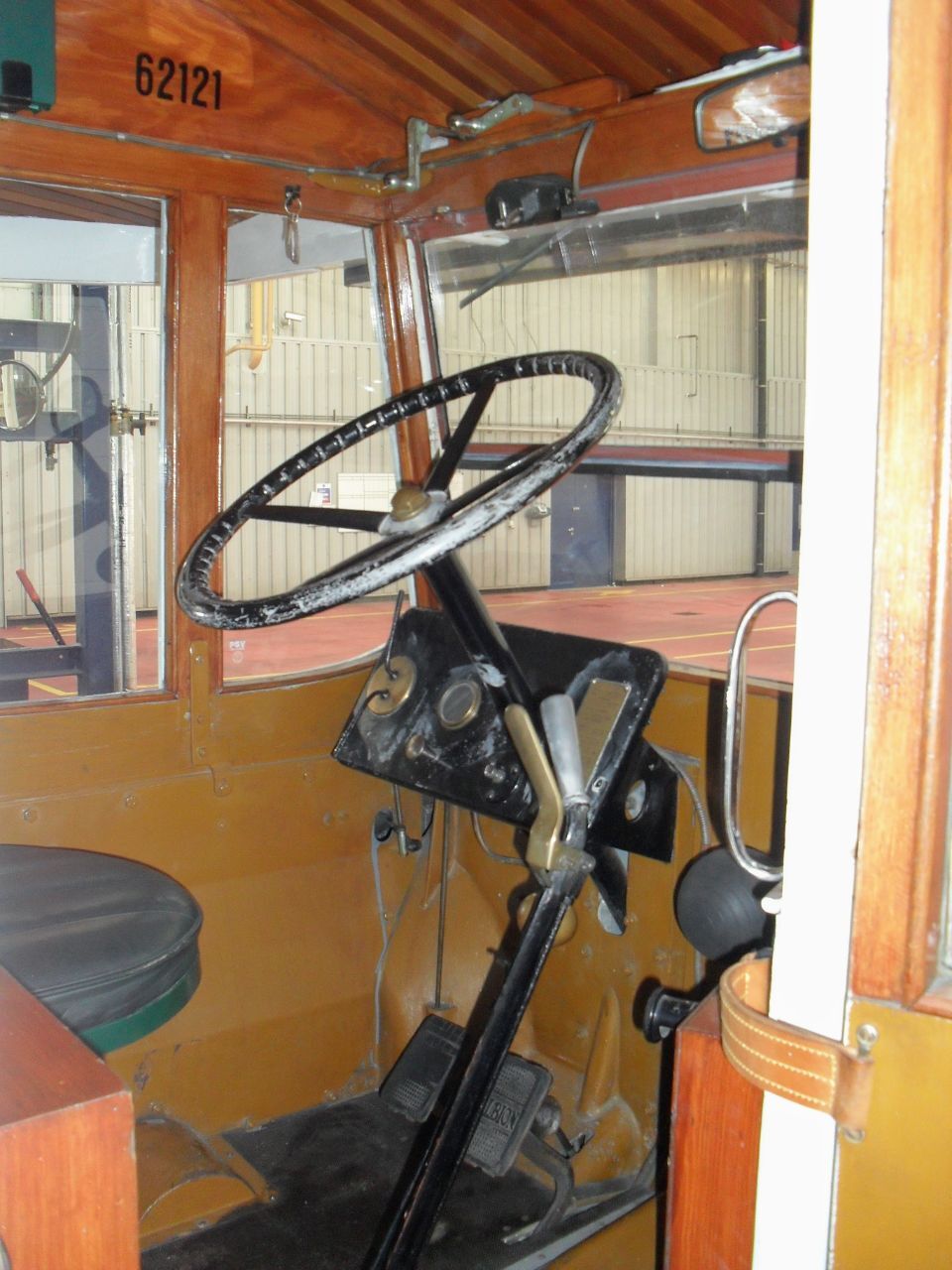RG1173-DriversCab.jpg.3ed1661a5b2a2ee42f573ba9e398b6cd.jpg