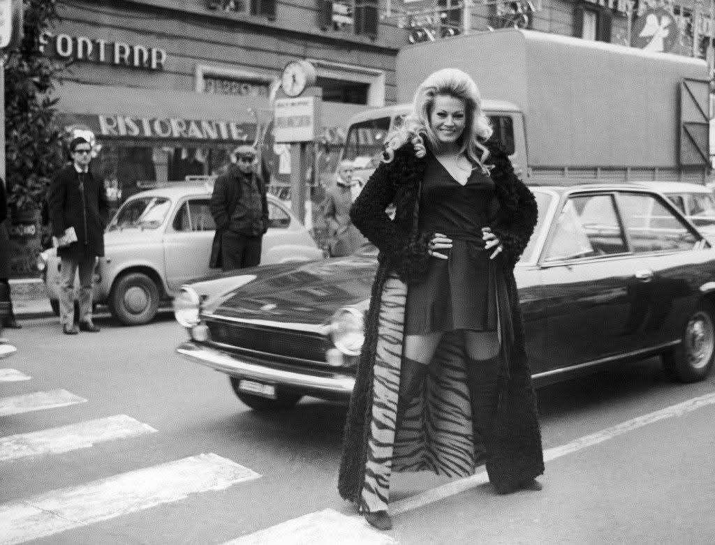 AnitaEkberg.jpg.55f5aa3c6c25059f56a53a2dd141085e.jpg