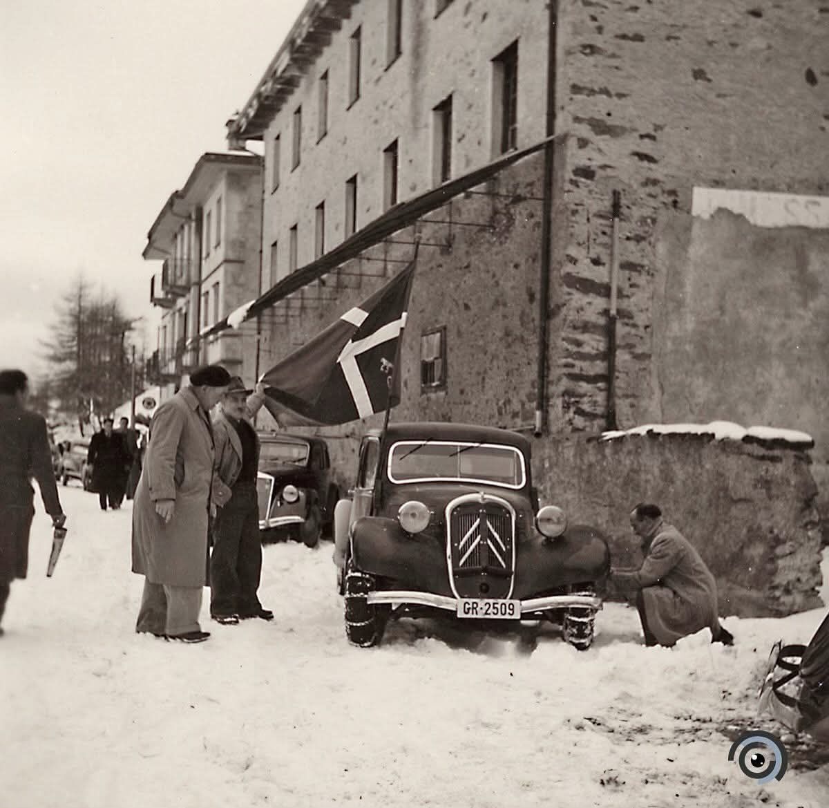 snowchains.jpg.9a3bf1652251aebf5e8749e9199f4add.jpg