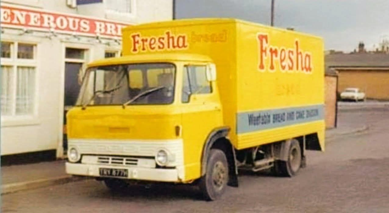 yellowfordlorry.jpg.19a9fb35fe8926965d875cbce3052664.jpg