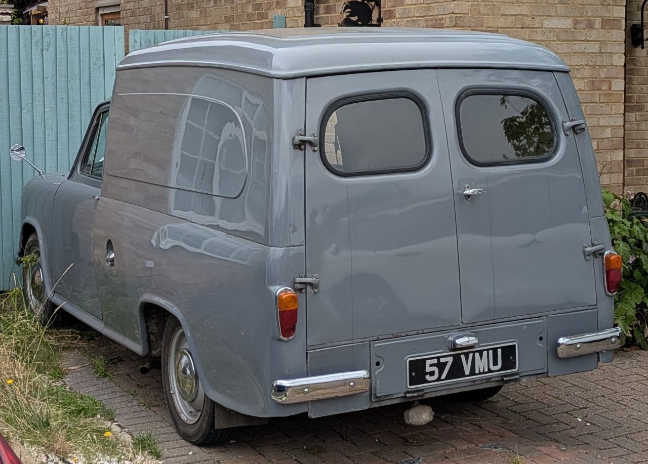 1958MorrisCowleyvan.jpg.5224a839a820ea6b2ff93225d7982747.jpg