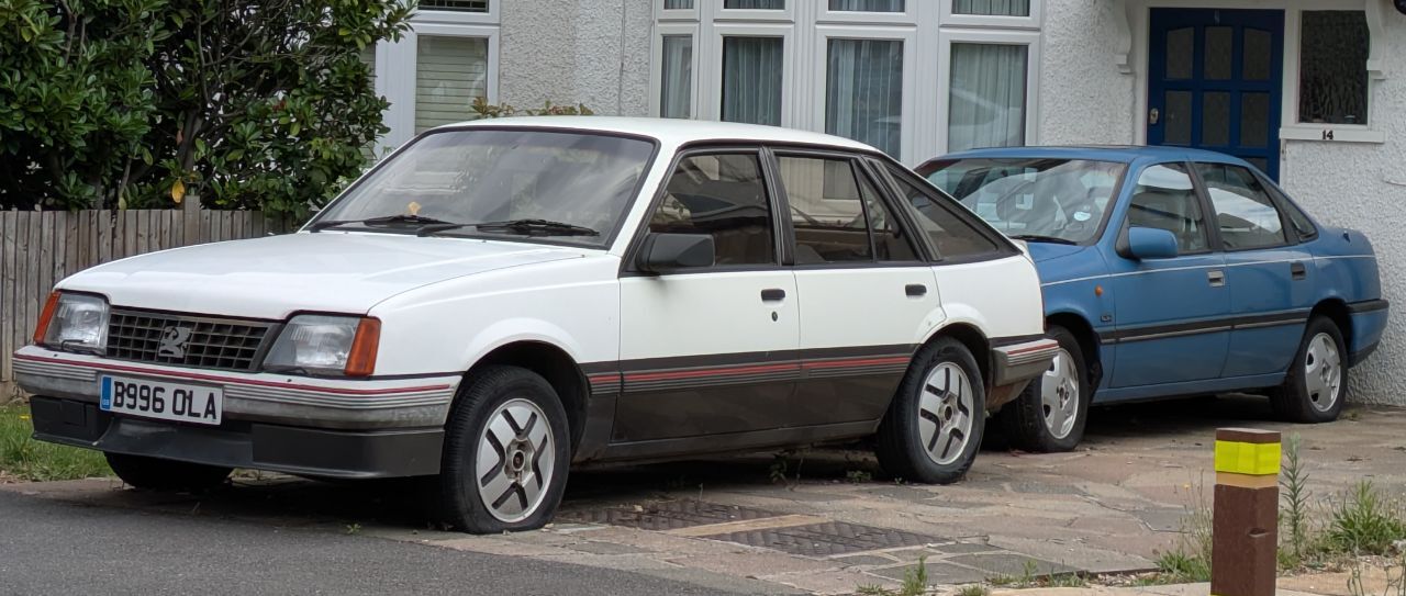 1985VauxhallCavalierSRiNorthCheam.jpg.d9fadd7225f718b7f8cd22ba0931339c.jpg