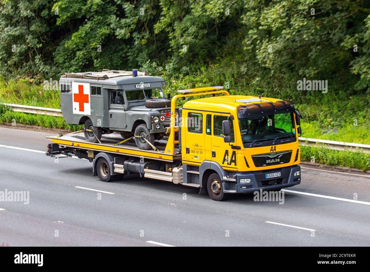 aa-van-recovery-truck-carrying-1997-land-rover-military-army-ambulance-side-view-of-aa-rescue-breakd-ular-traffic-transport-modern-on-the-3-lane-highway-2C9TEKR.jpg.fb9dcfffd34542136283ff877feed945.jpg